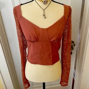 NWT Wild Fable Sweetheart Neckline & Lace Sleeve Top w/elasticized back Medium‎